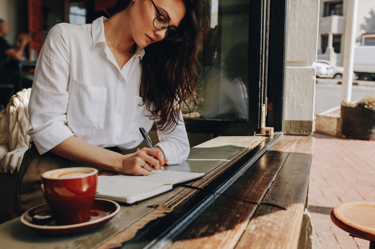 Image of a women prioritizing her tasks.| Purely Write